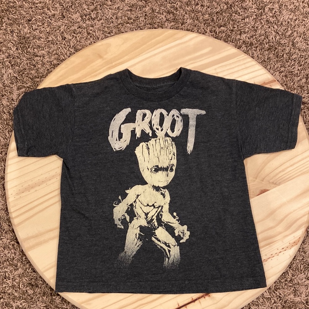Marvel Groot T-shirt for children. Size 5/6 50% cotton in charcoal gray.